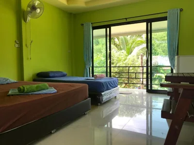 Chambre triple économique — No Name Bungalow Haad Yao