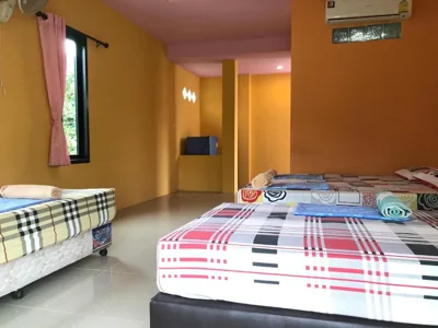 Chambre quadruple économique — No Name Bungalow Haad Yao